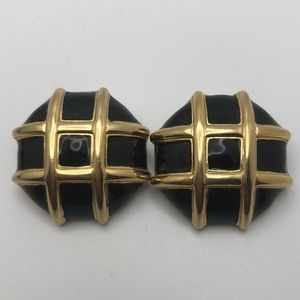 Ervin Pearl Vintage Classy Clip ons